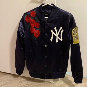 Used Yankees Pro Standard Satin Navy Blue Jacket Size Small